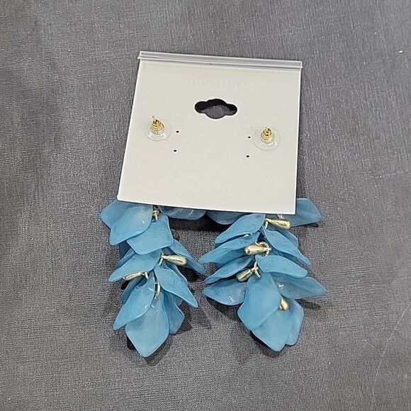 BRAND NEW NATASHA STATEMENT COLORED PETAL DROP EARRINGS - Picture 12 of 13